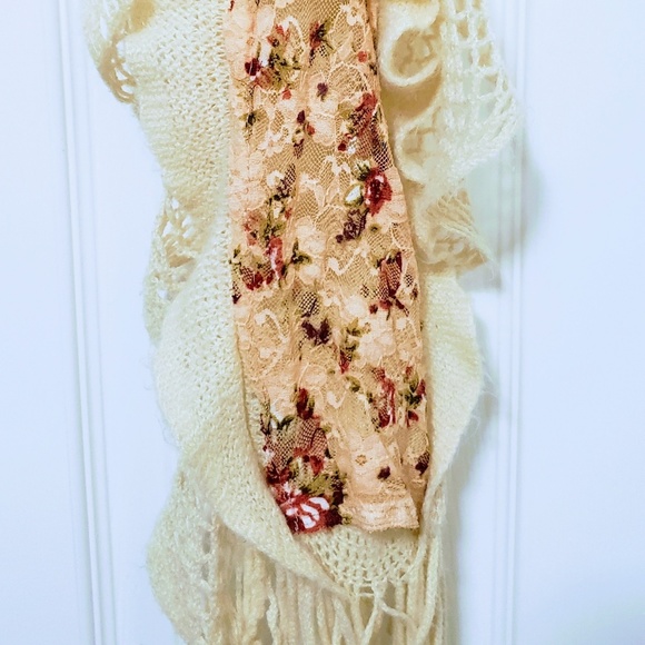 GUC Floral Scarf - Picture 4 of 6